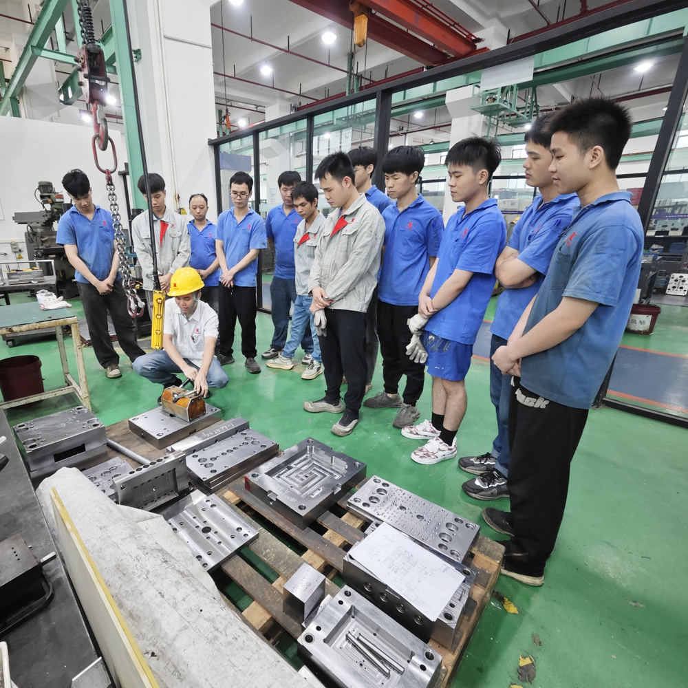注塑車間天車操作精英培訓(xùn)：安全高效引領(lǐng)未來